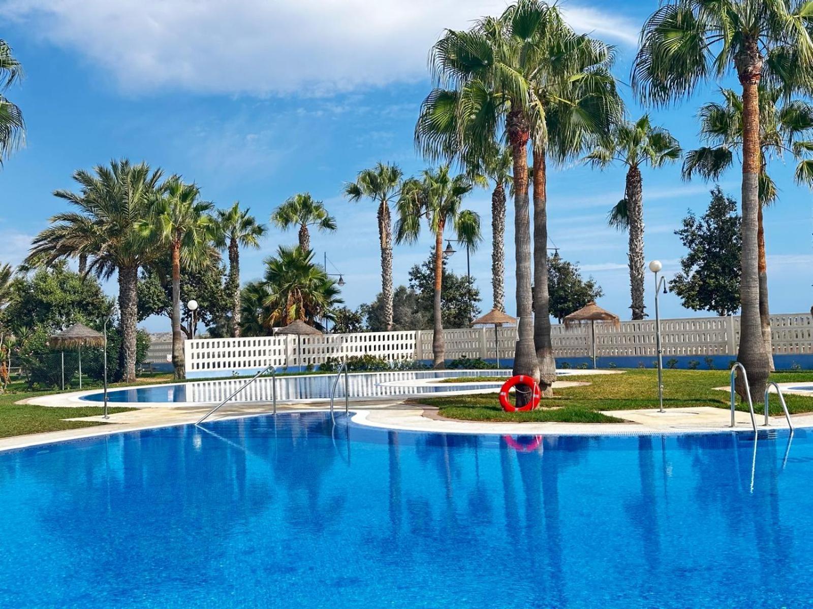 Luxurious Spacious Three Bedroom Apartment On Beachfront Almerimar Exteriör bild