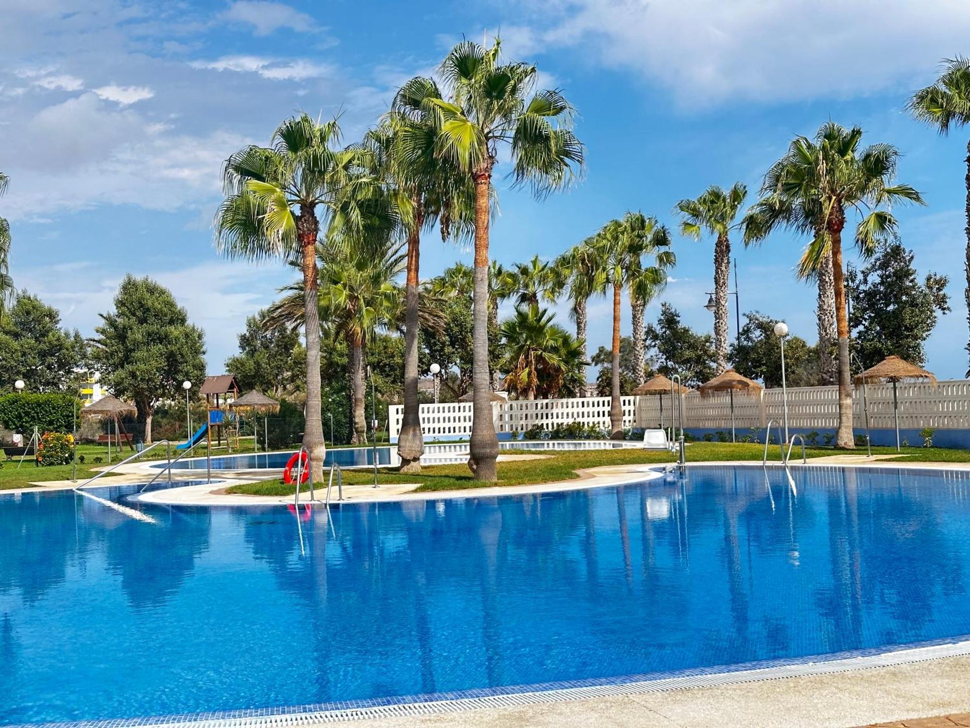 Luxurious Spacious Three Bedroom Apartment On Beachfront Almerimar Exteriör bild