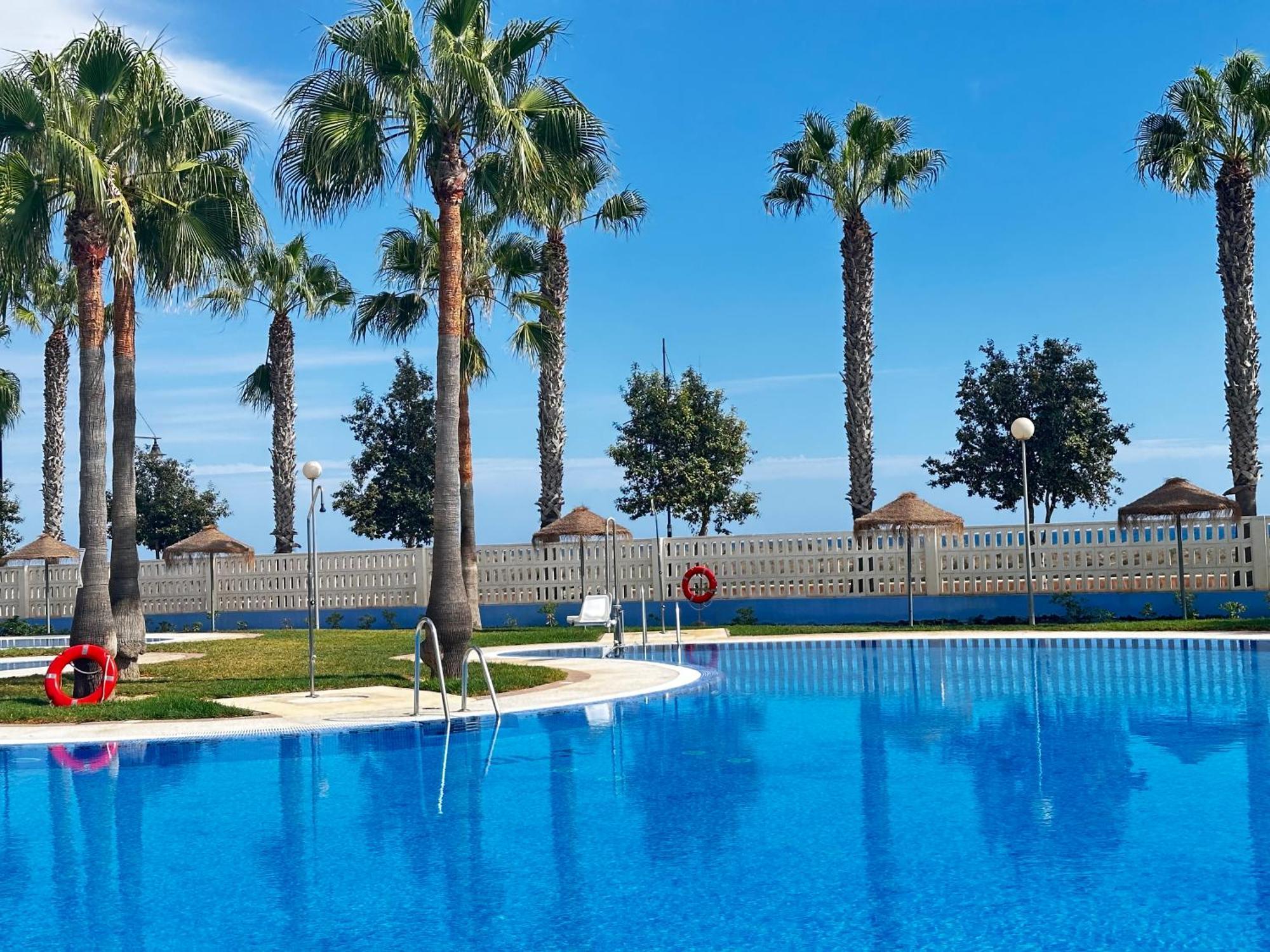 Luxurious Spacious Three Bedroom Apartment On Beachfront Almerimar Exteriör bild